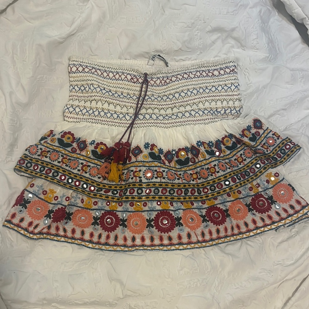 White Zara pattern skirt